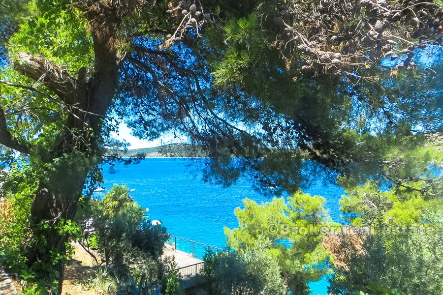 Maison, première rangée de la mer, à vendre