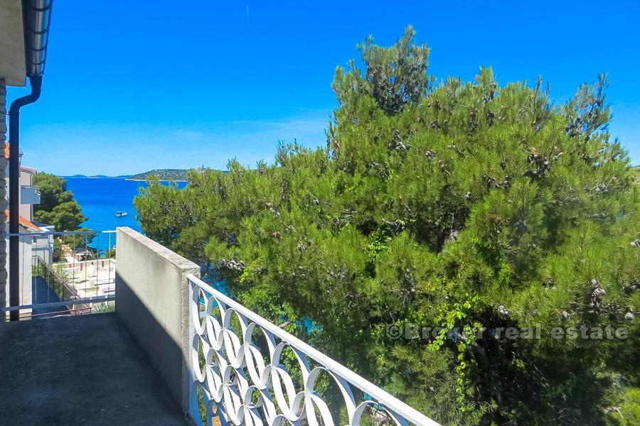 Maison, première rangée de la mer, à vendre