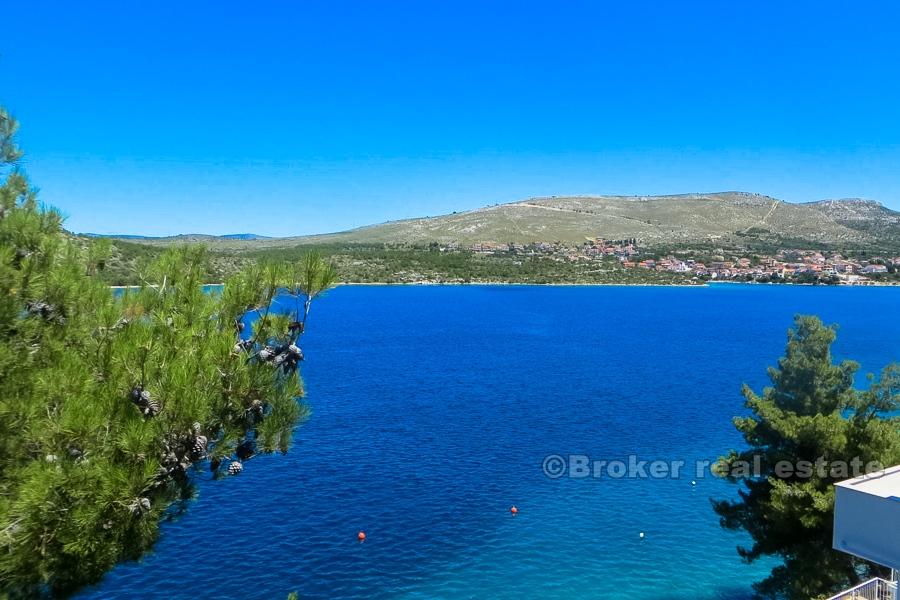 Maison, première rangée de la mer, à vendre