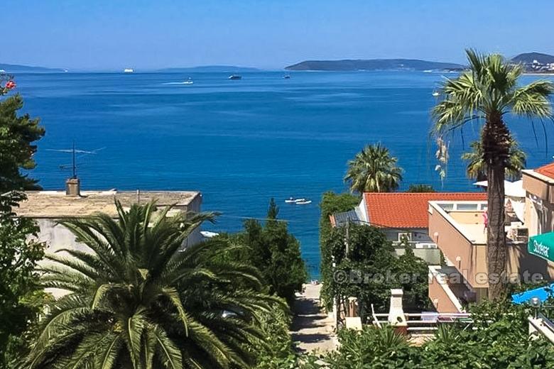 Apartment house with sea view, for sale