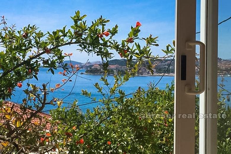 Palazzina con vista mare, in vendita