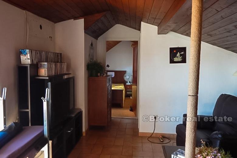 Dom z apartamentami z widokiem na morze, na sprzedaż