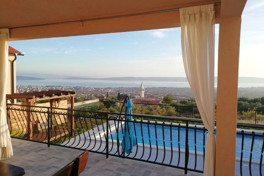 Kastela, nybygd villa med svømmebasseng