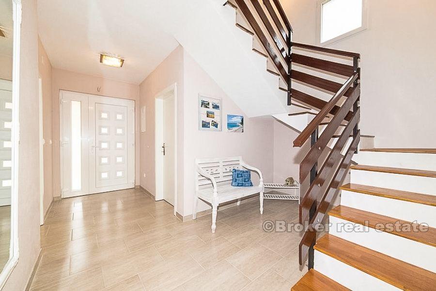 Kastela, nybygd villa med svømmebasseng