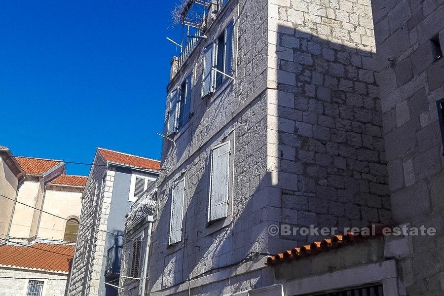 Уютная трехкомнатная квартира, продажа