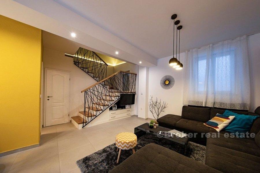 Casa in pietra ristrutturata, in vendita