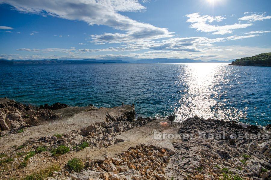 Building land by the sea, for sale