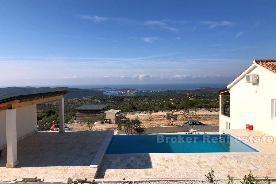 Villa avec vue mer ouverte, à vendre