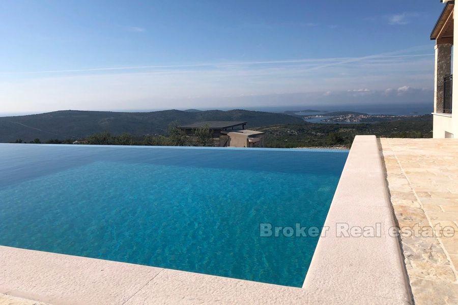 Willa z widokiem na morze, na sprzedaż