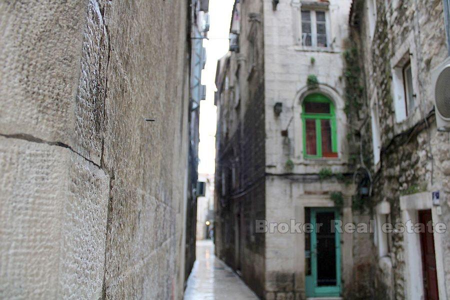 Espace commercial et résidentiel dans le palais de Dioclétien