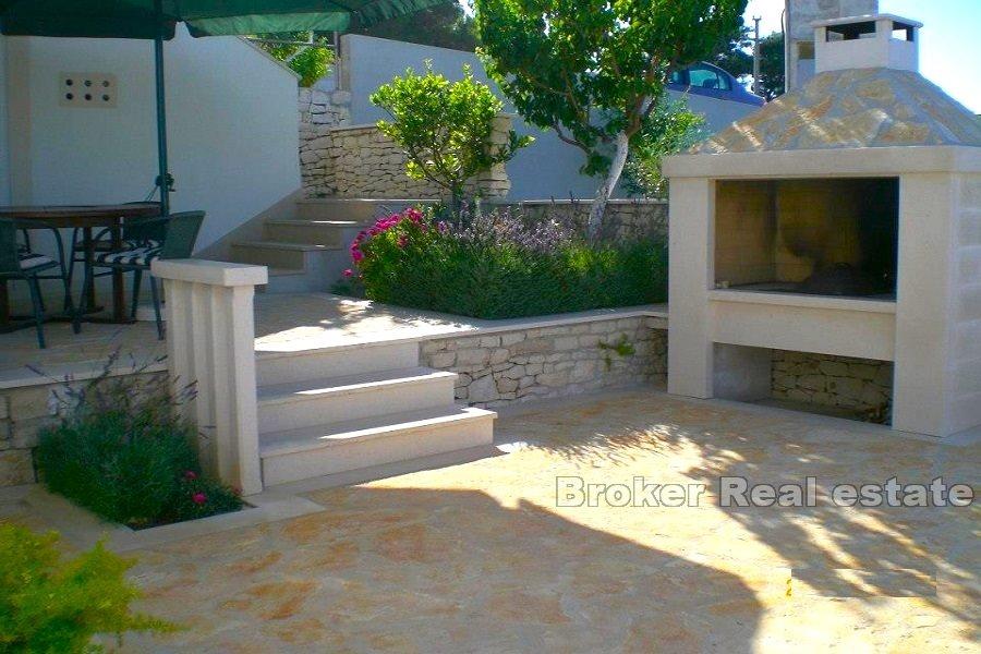 Nyere hus med havutsikt