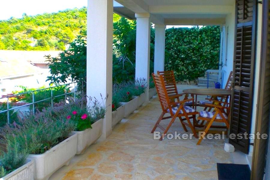 Novija kuća s pogledom na more