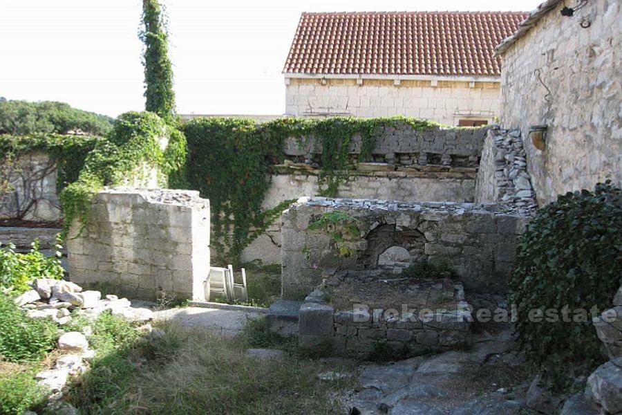 Building plot with stone house for reconstruction