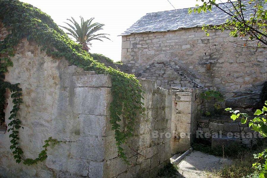 Building plot with stone house for reconstruction