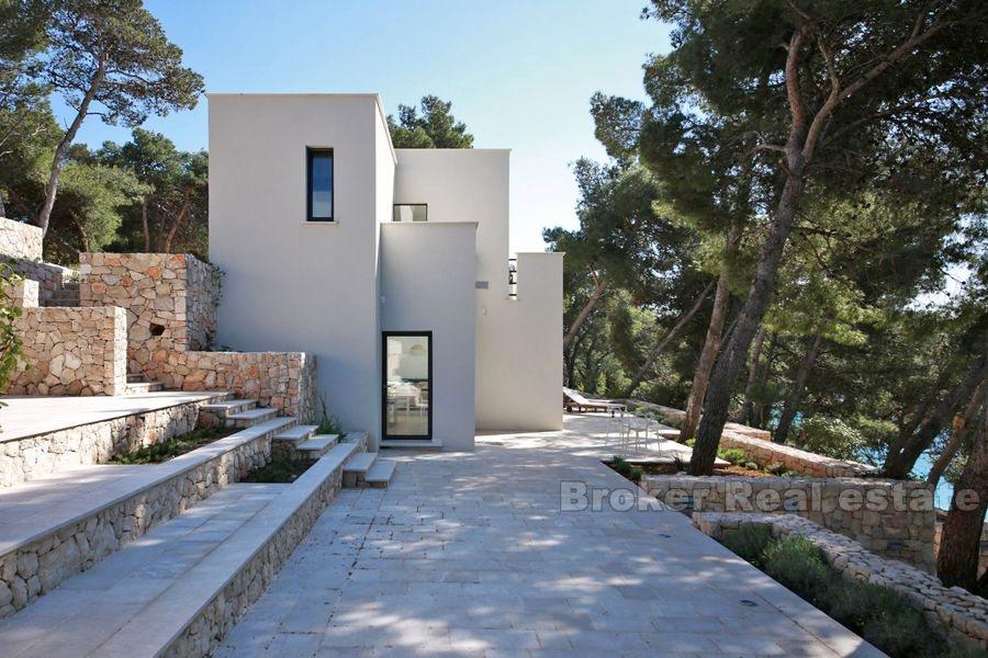 New, luxury and modern villa first row to the sea
