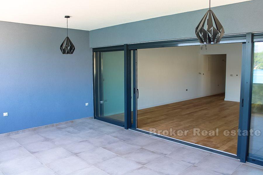Luxury apartment, first row to the sea, for sale