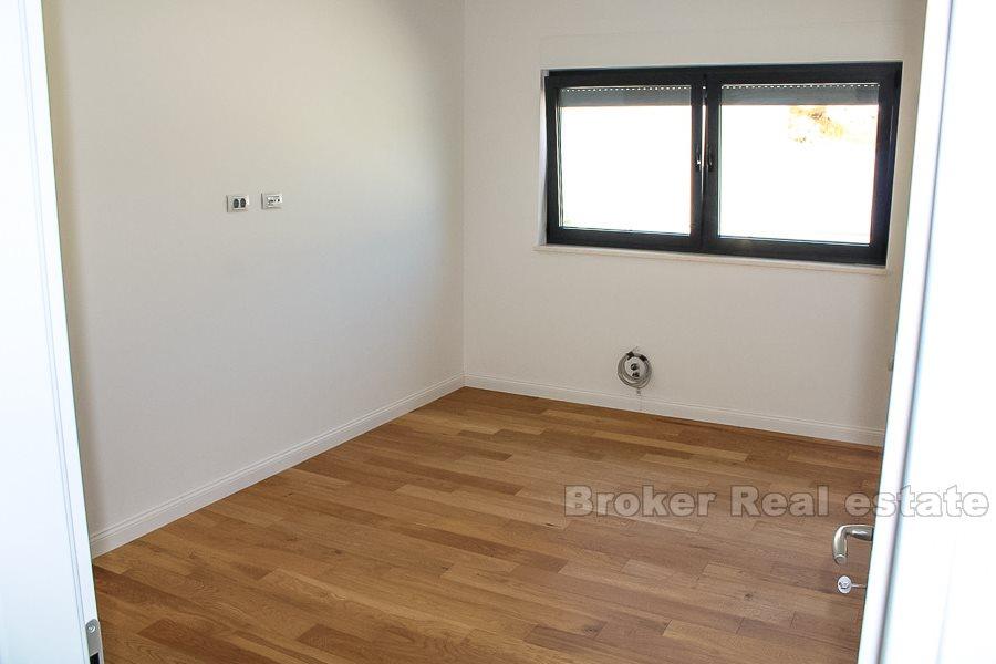 Luxury apartment, first row to the sea, for sale