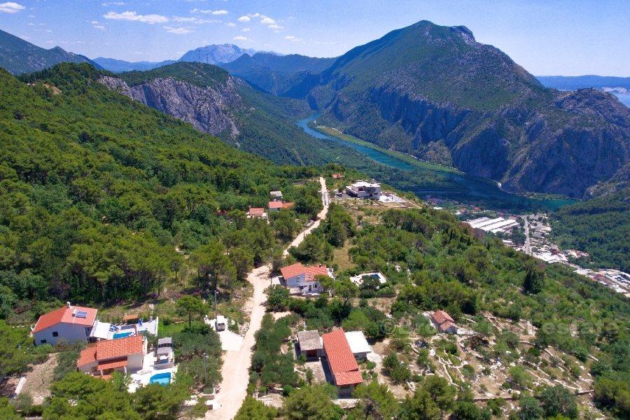 Kuća na jedinstvenoj lokaciji, na prodaju
