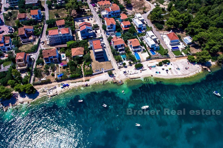 Dvoetažni apartman u blizini plaže, na prodaju