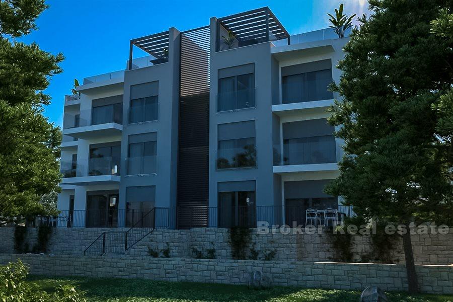 Apartmani uz more u novogradnji, na prodaju