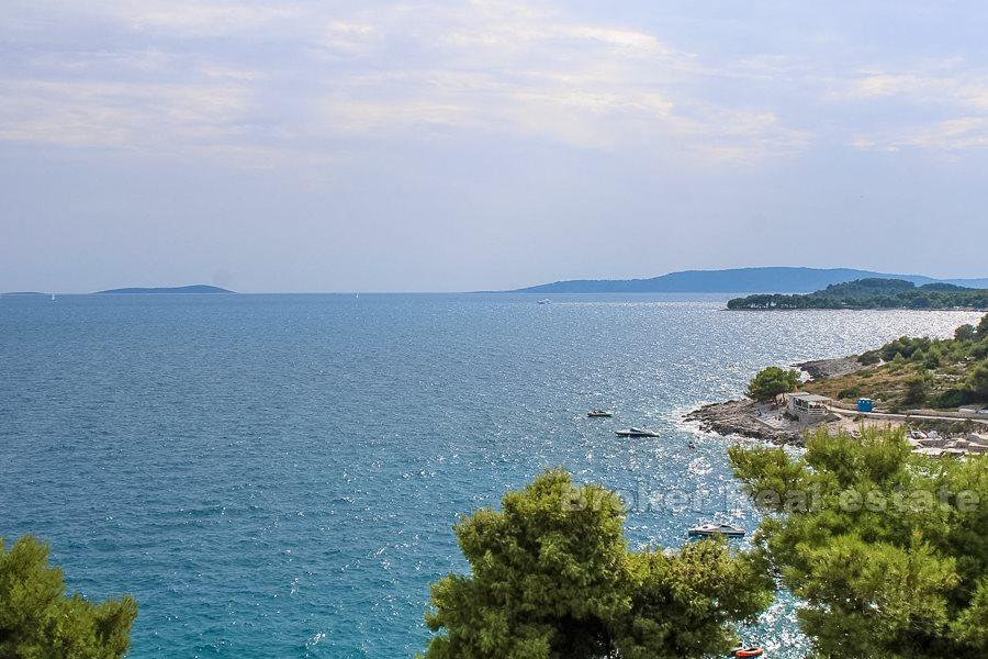 Apartment house with sea view, for sale