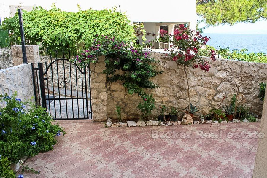 Apartment house with sea view, for sale