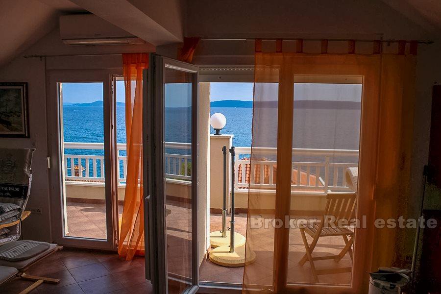 Apartment house with sea view, for sale