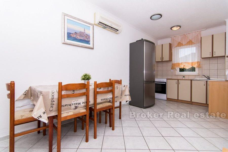 Apartman nedaleko od mora, na prodaju