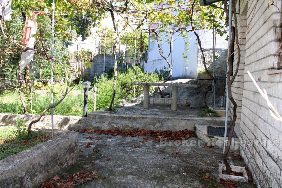 Due case in pietra al piano terra