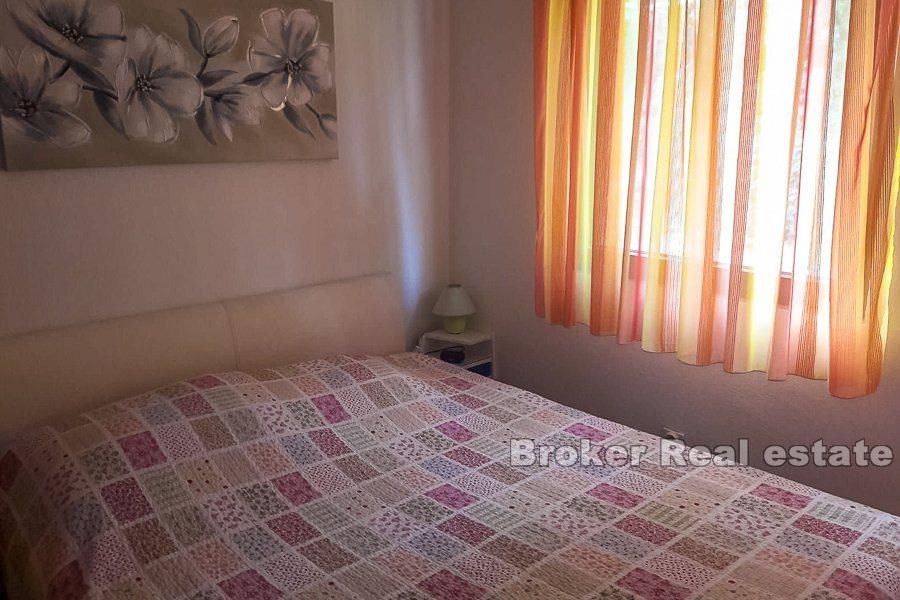 Hus vid havet, med 3 våningar, till salu