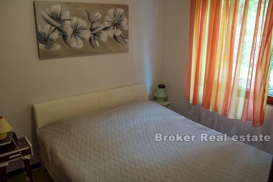 Hus vid havet, med 3 våningar, till salu