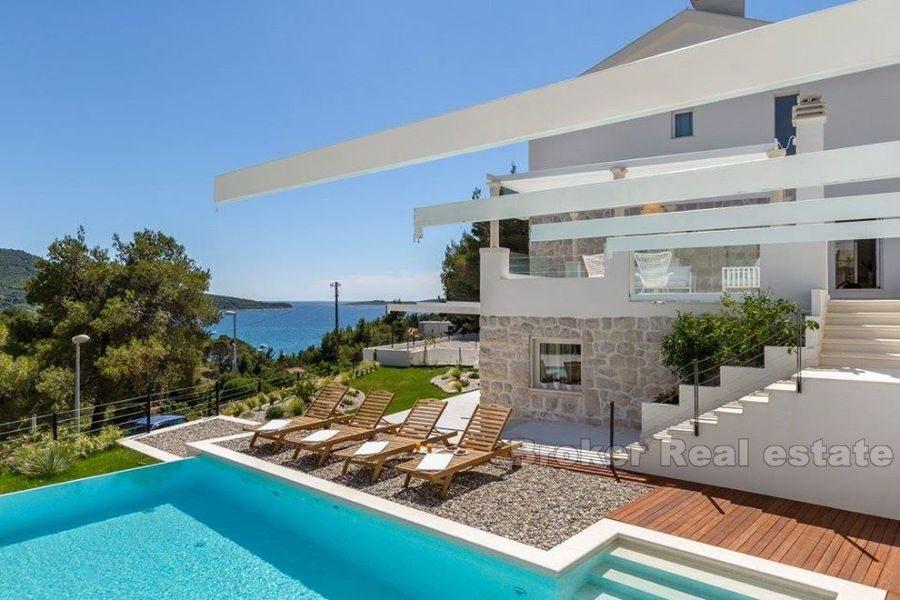 Luxusvilla aus Stein mit Pool