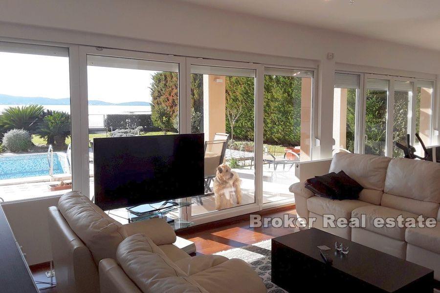 Attractive seafront villa by the beach