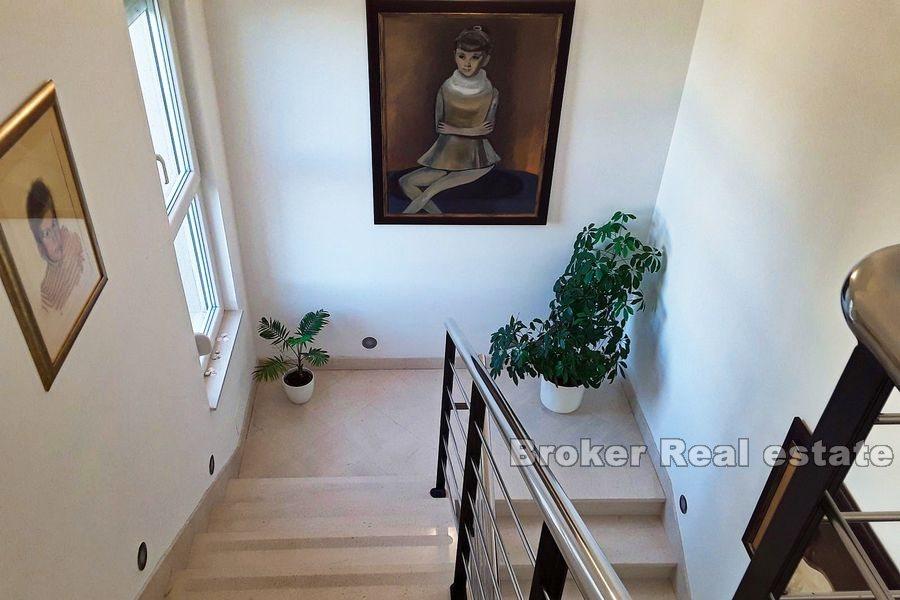 Atraktivna vila prvi red do mora uz samu plažu