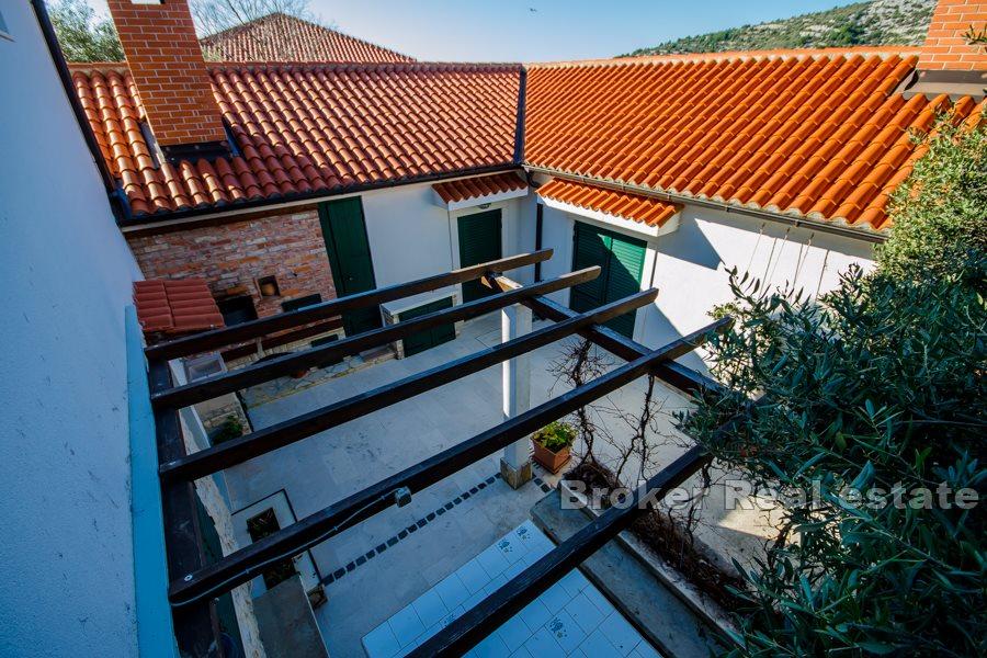 Casa in una posizione attraente, prima fila al mare