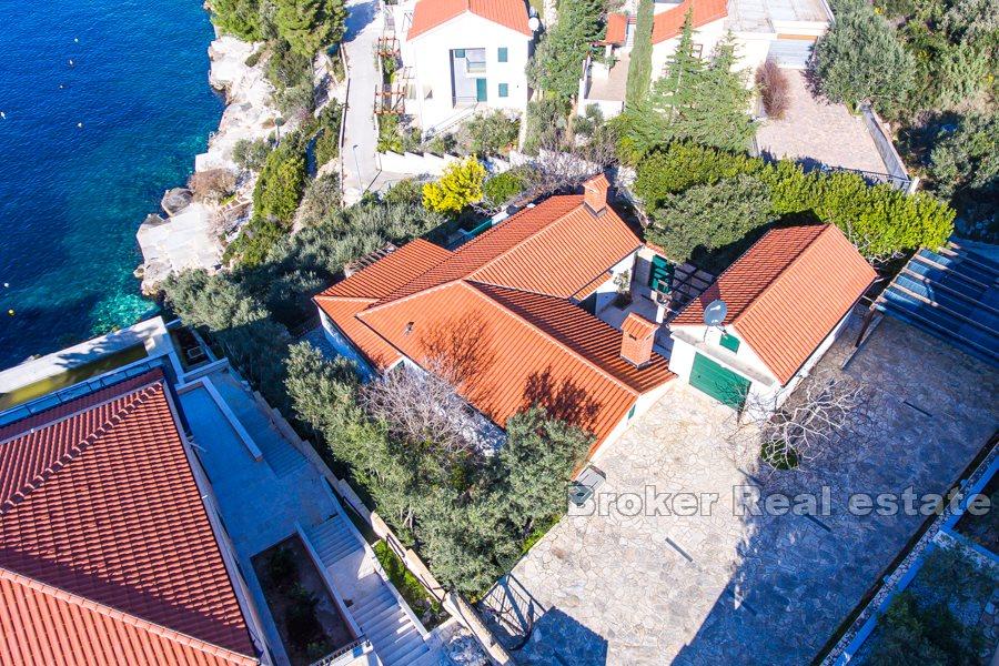 House on attractive location, first row to the sea