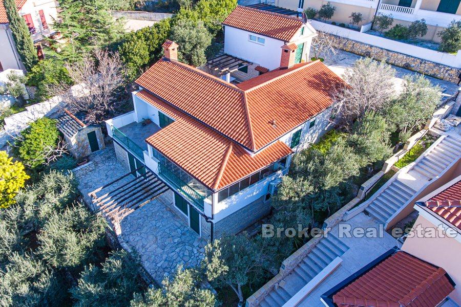 Casa in una posizione attraente, prima fila al mare
