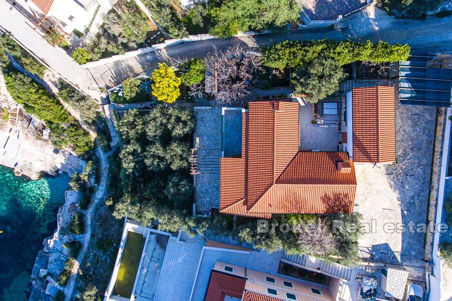 Casa in una posizione attraente, prima fila al mare