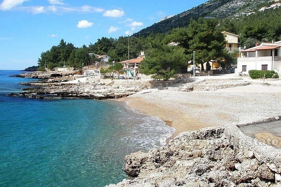 Semi-detached house first row to the sea