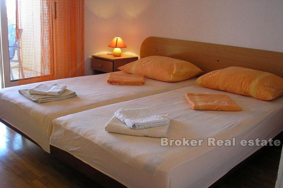 Semi-detached house first row to the sea