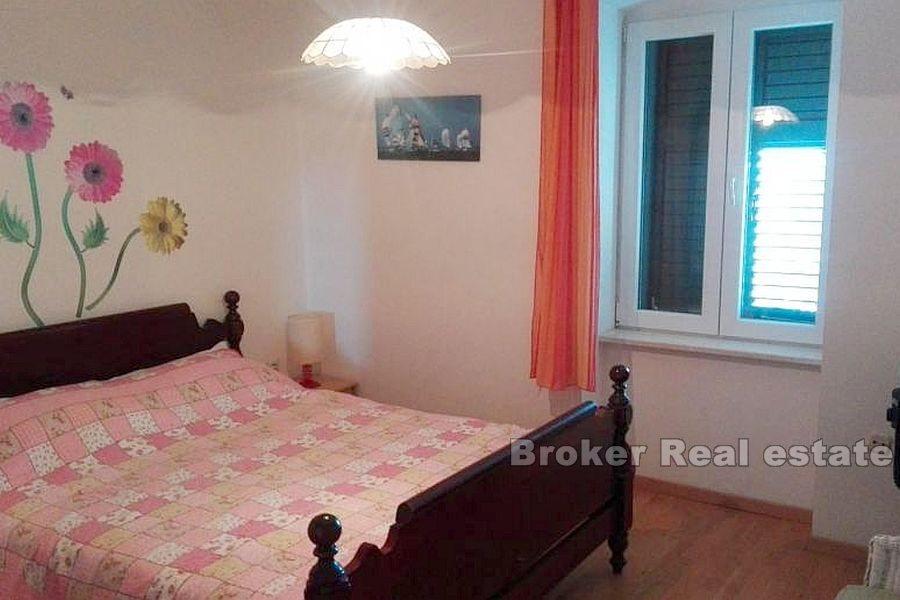 Centro, grazioso appartamento con due camere da letto