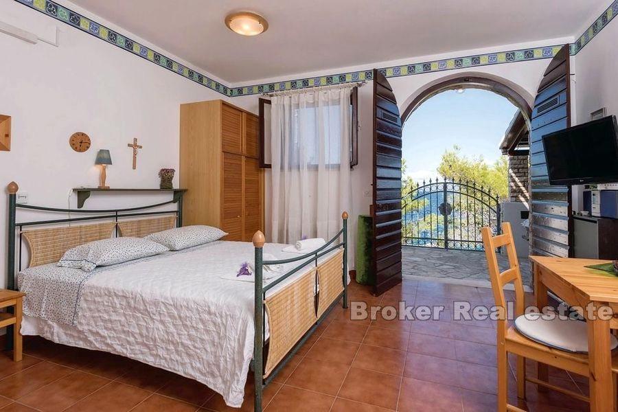 Villa in pietra unica prima fila al mare