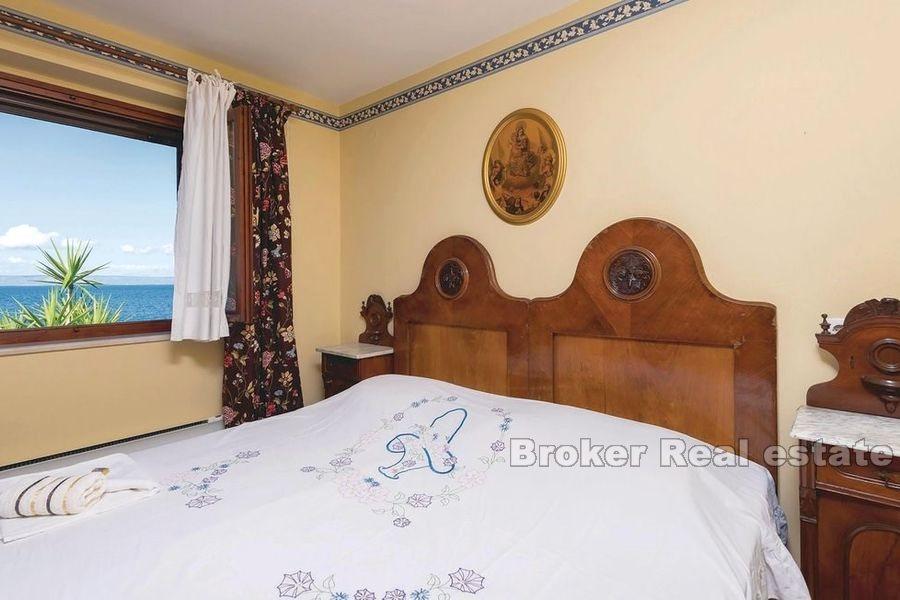 Villa in pietra unica prima fila al mare