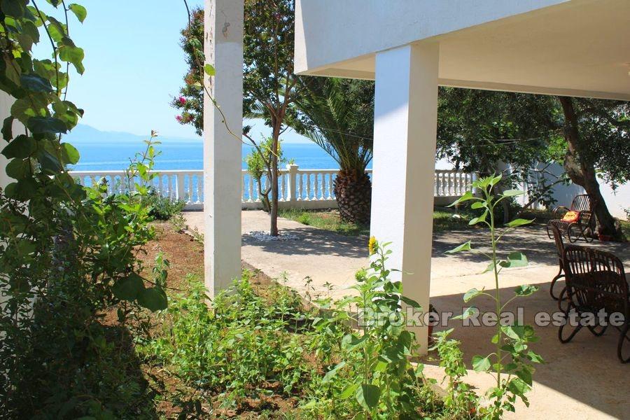 Nice detached house first row to the sea