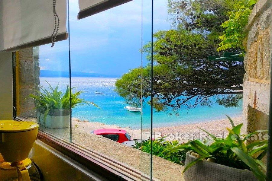 House first row to the sea