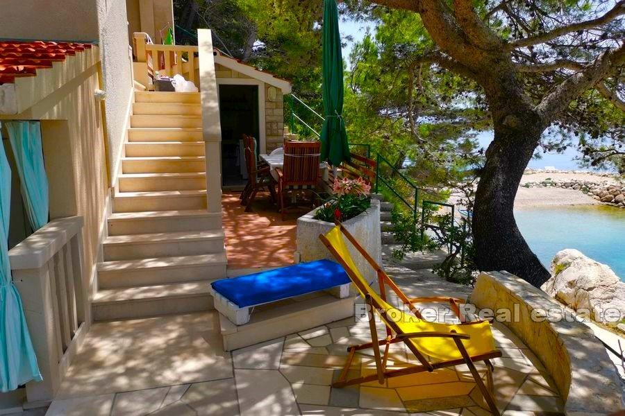 House first row to the sea