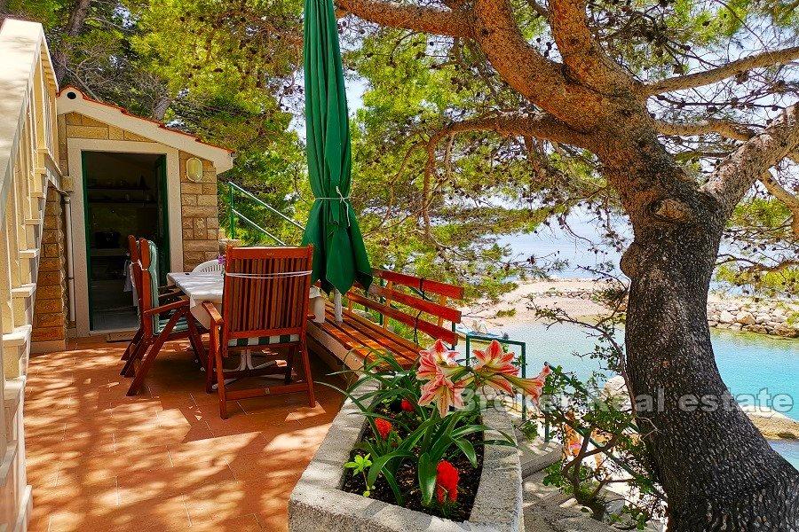 House first row to the sea