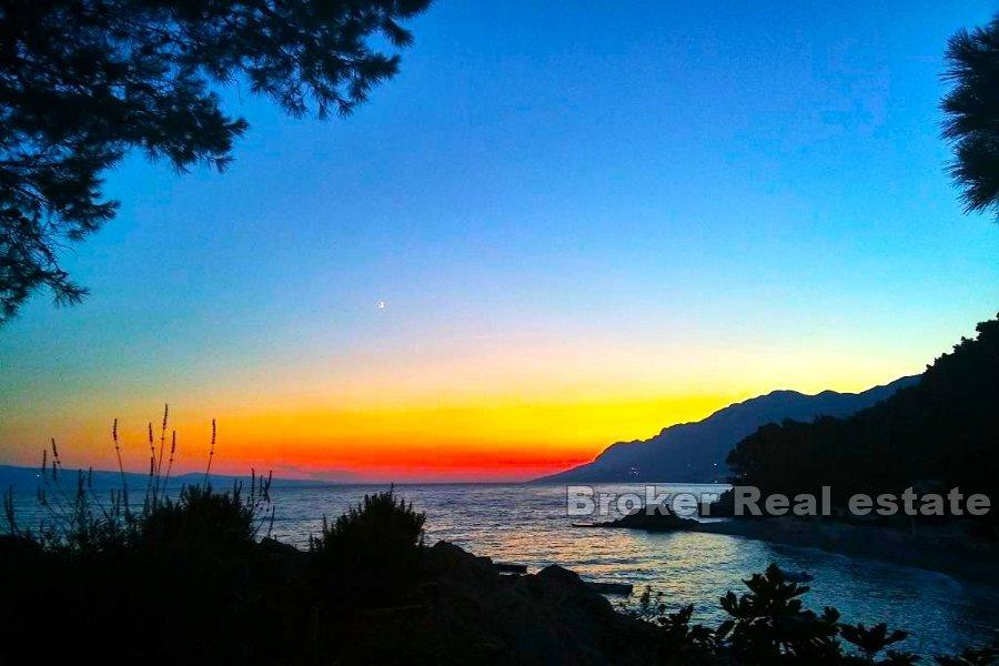 House first row to the sea