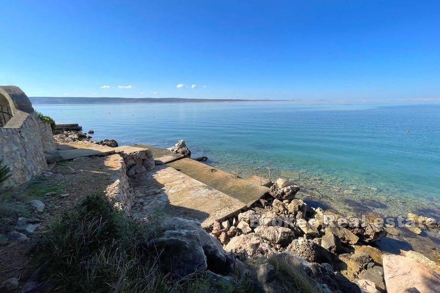 Středomořský dům v první řadě k moři