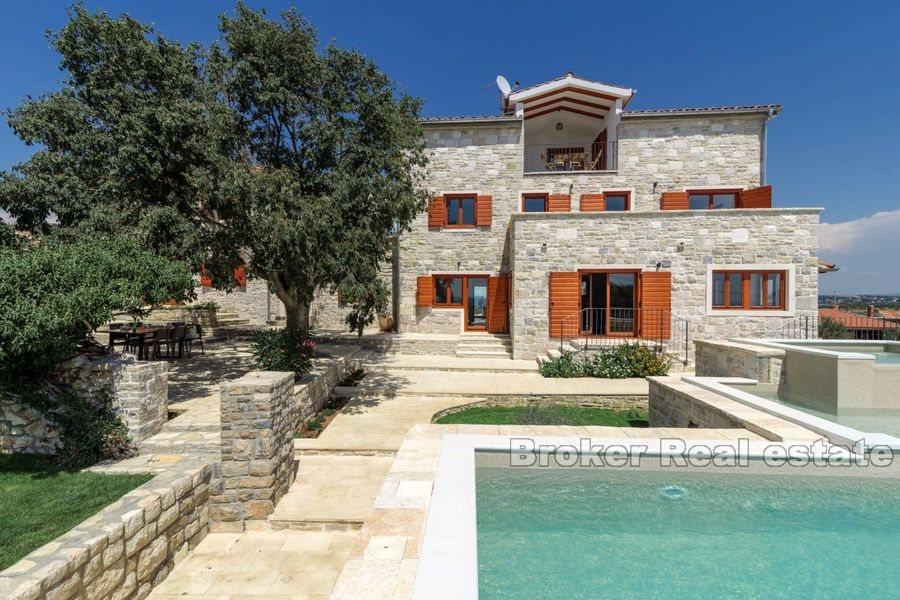 Lussuosa villa in pietra di nuova costruzione